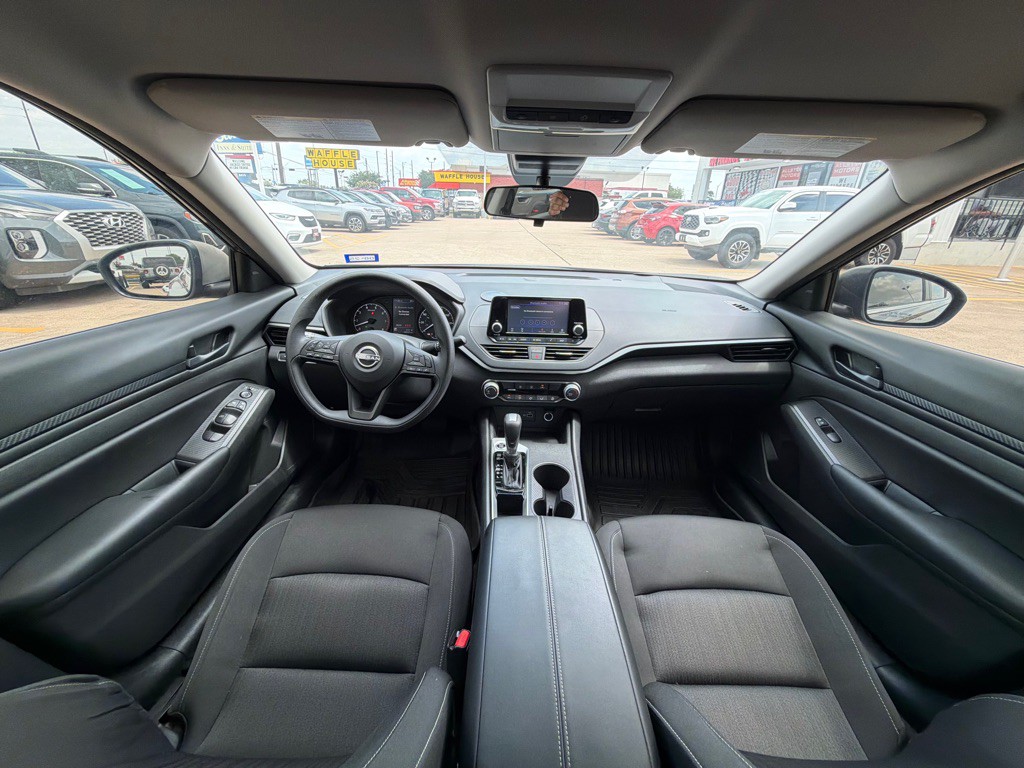 2024 Nissan Altima Image 19