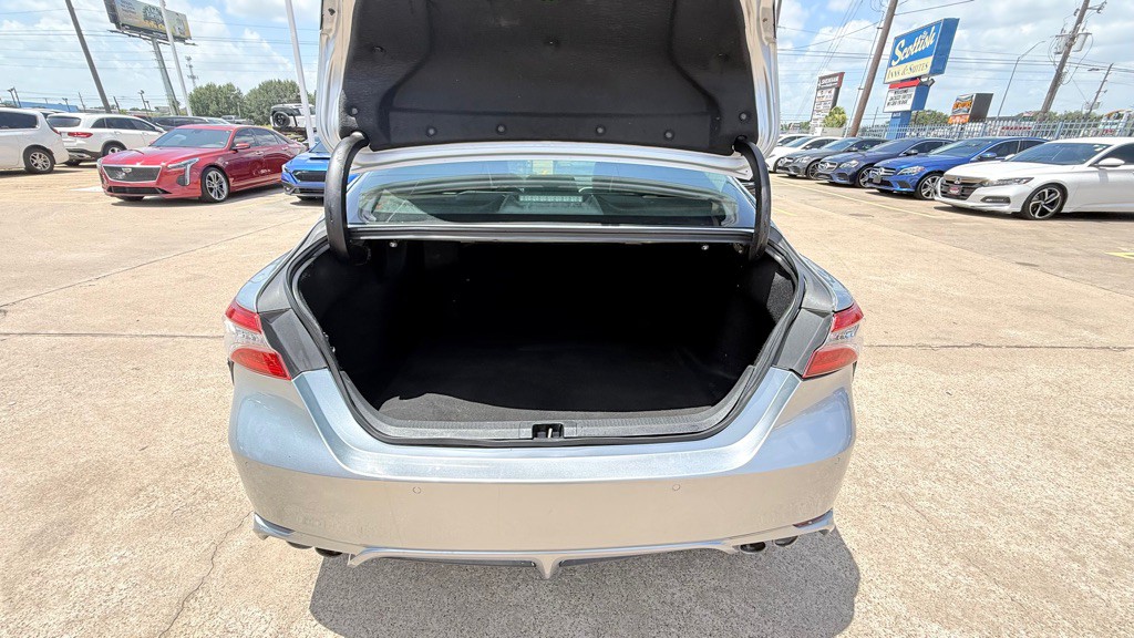 2018 Toyota Camry Image 16