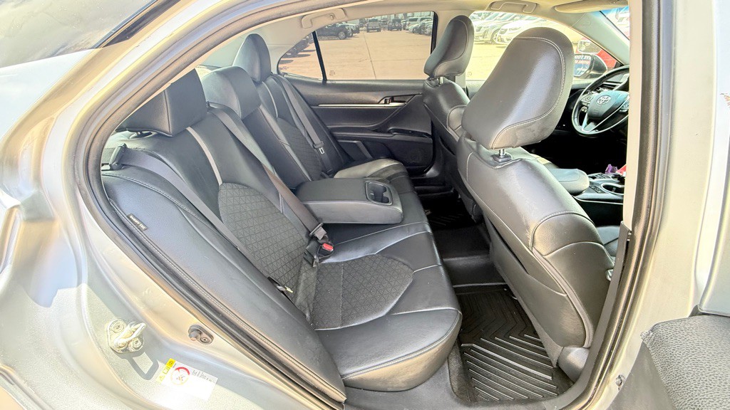 2018 Toyota Camry Image 17