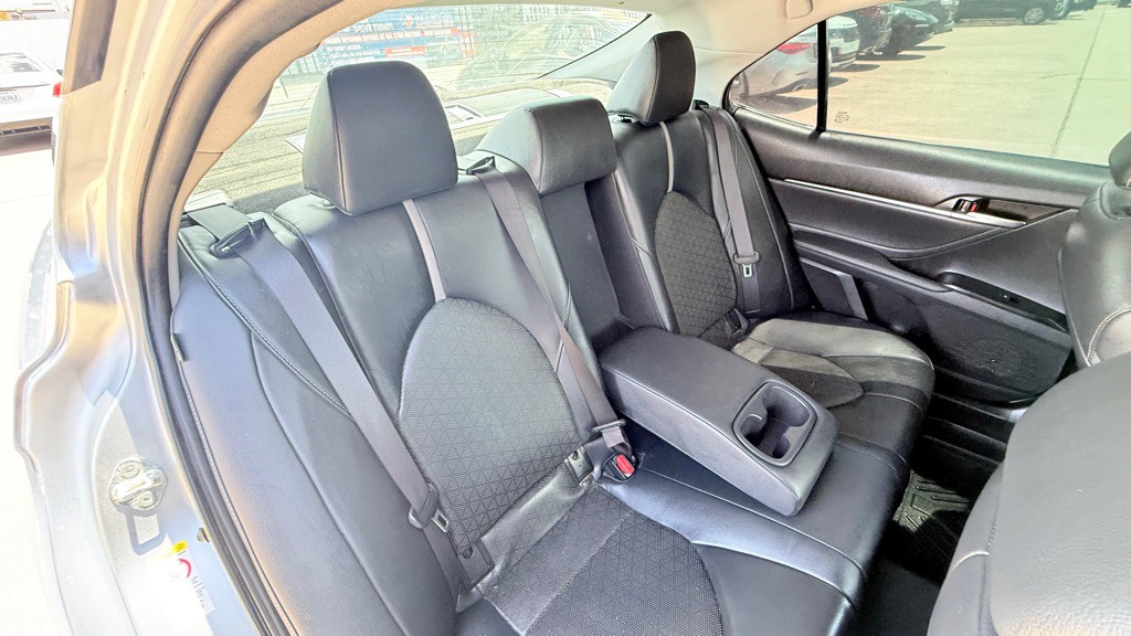 2018 Toyota Camry Image 18