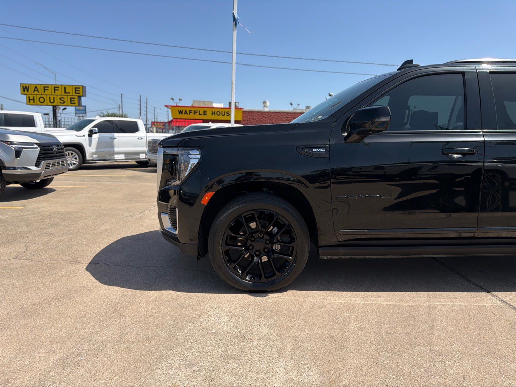 2023 GMC Yukon Image 4