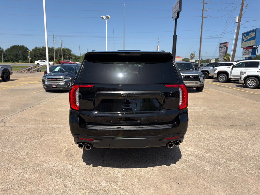 2023 GMC Yukon Image 8