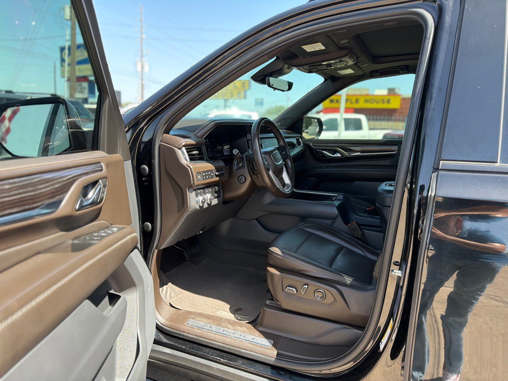 2023 GMC Yukon Image 14