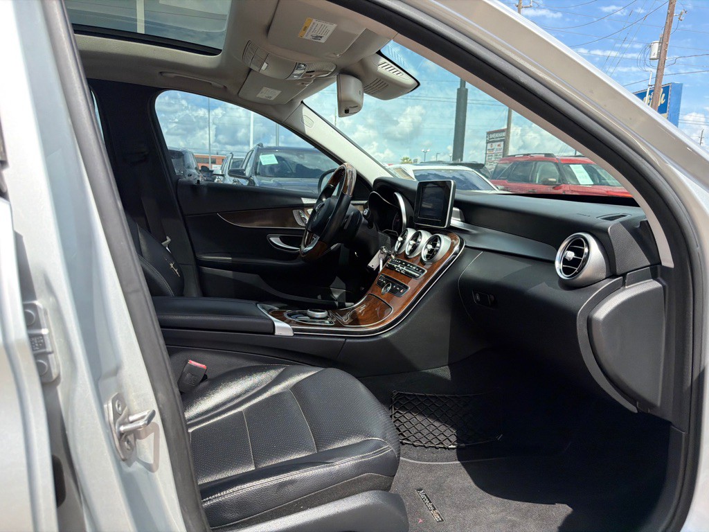 2017 Mercedes-Benz C-Class Image 13