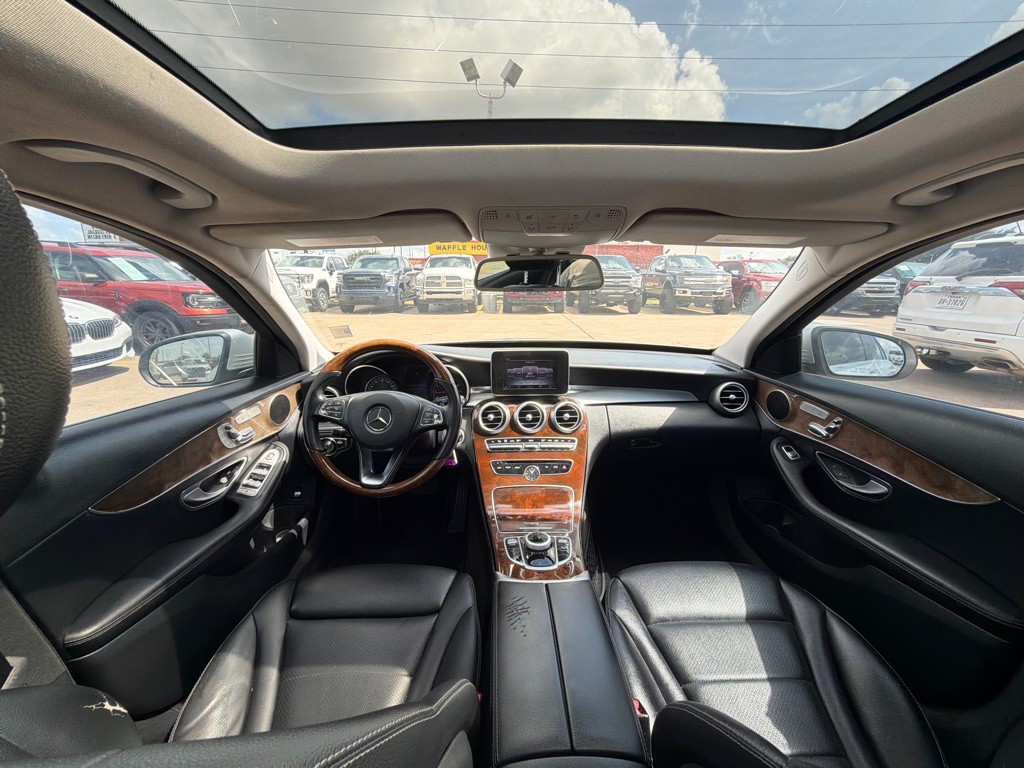 2017 Mercedes-Benz C-Class Image 18