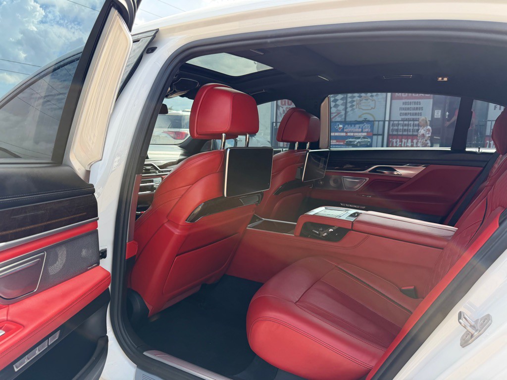 2018 BMW 7 Series Image 14