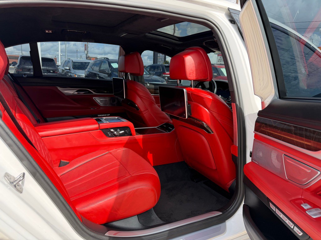 2018 BMW 7 Series Image 15
