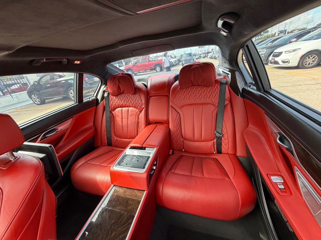 2018 BMW 7 Series Image 19