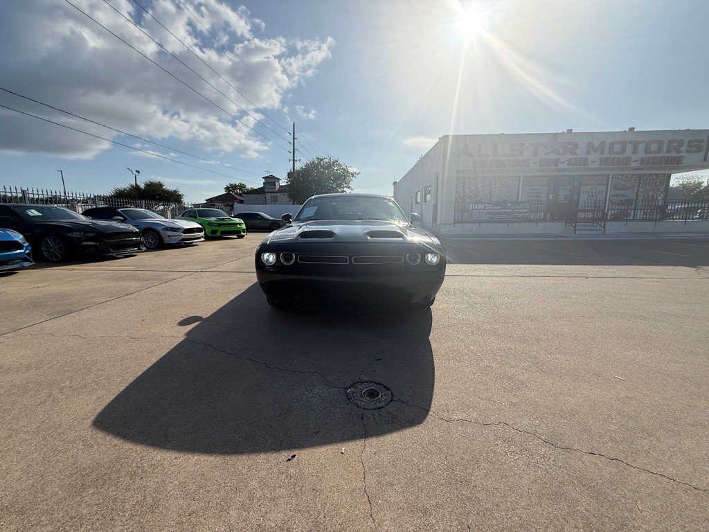2019 Dodge Challenger Image 2