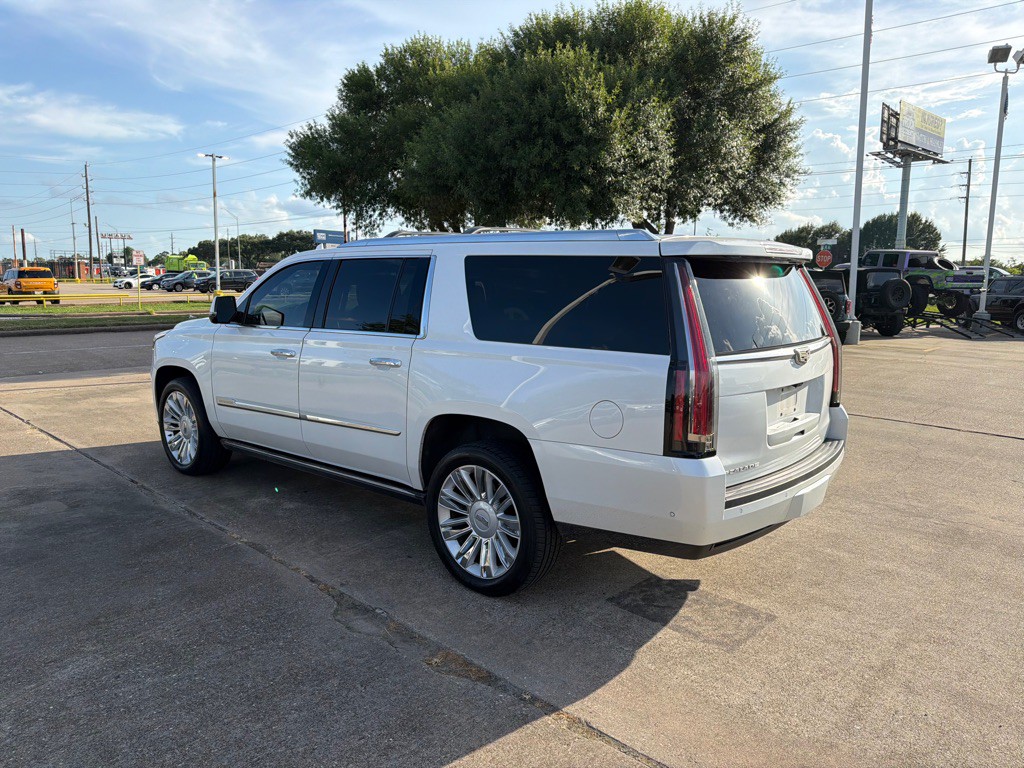 2018 Cadillac Escalade Image 10