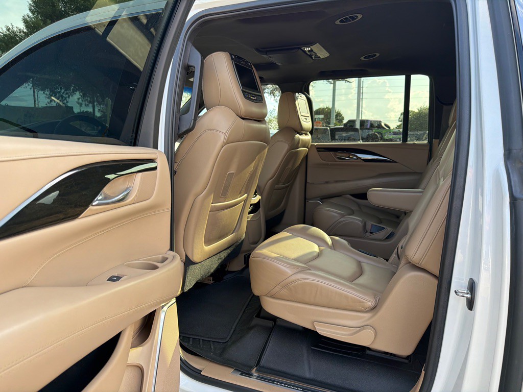 2018 Cadillac Escalade Image 11