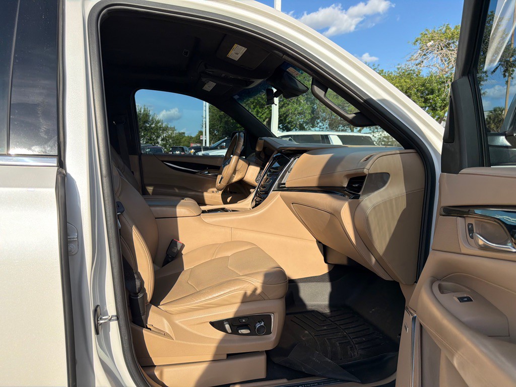 2018 Cadillac Escalade Image 13