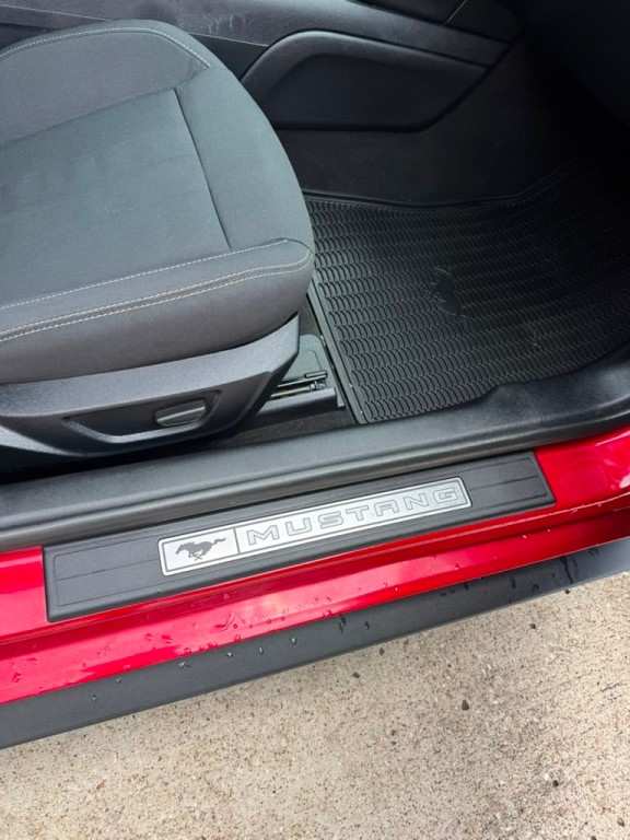 2022 Ford Mustang Image 12