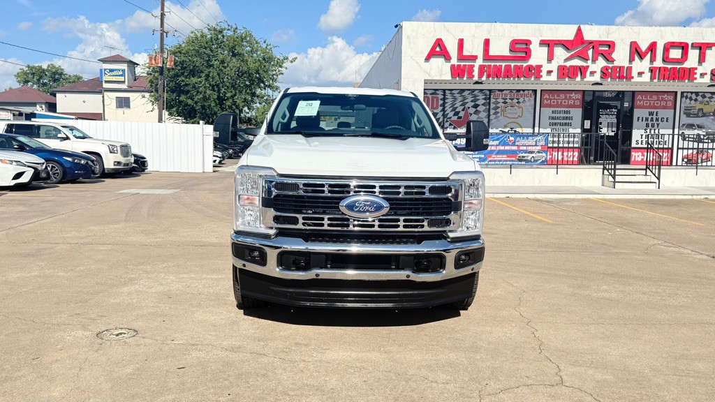 2025 Ford F-250 Image 2
