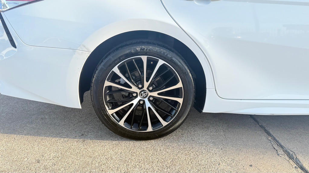 2020 Toyota Camry Image 8