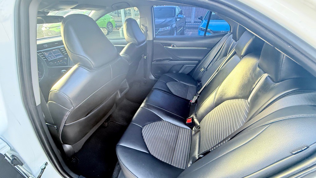 2020 Toyota Camry Image 17