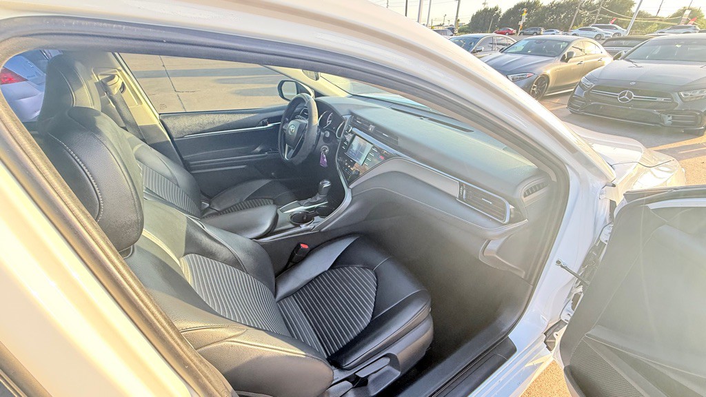 2020 Toyota Camry Image 21