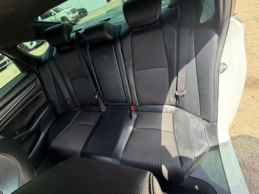 2019 Honda Accord Image 16