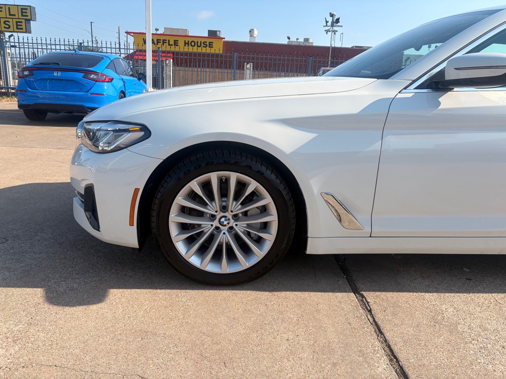 2023 BMW 5 Series Image 9