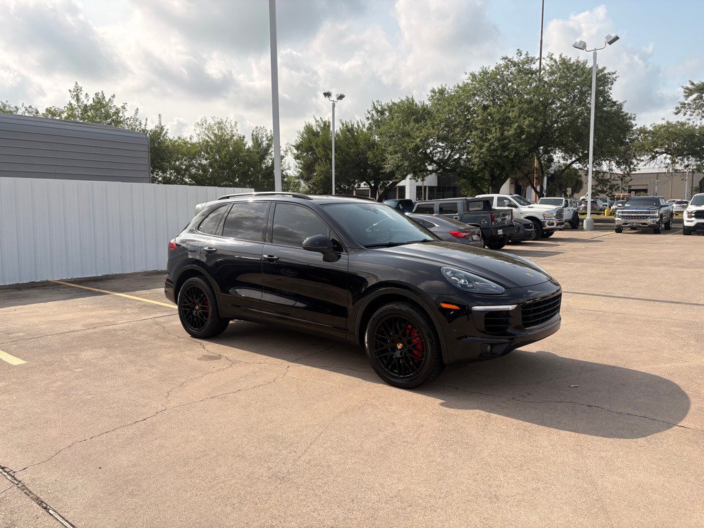 2016 Porsche Cayenne Image 1