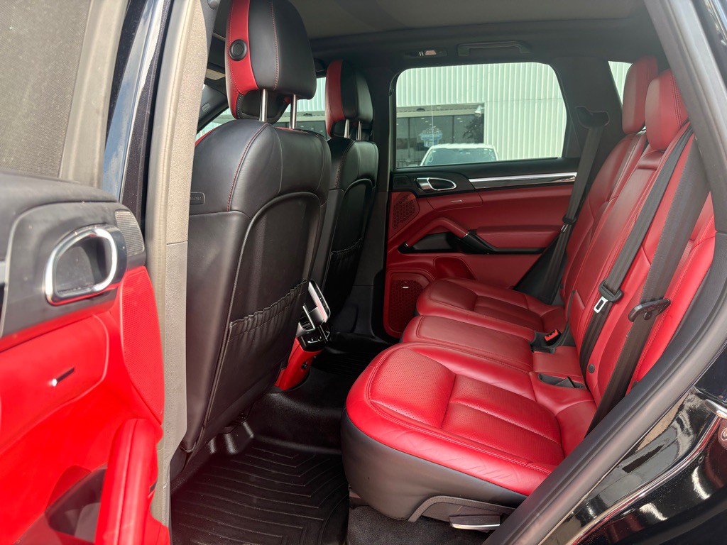 2016 Porsche Cayenne Image 11