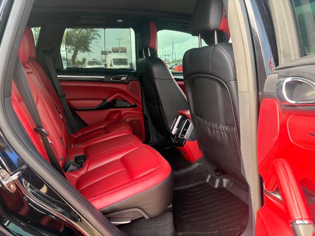 2016 Porsche Cayenne Image 12