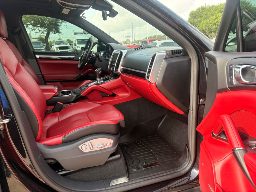 2016 Porsche Cayenne Image 13