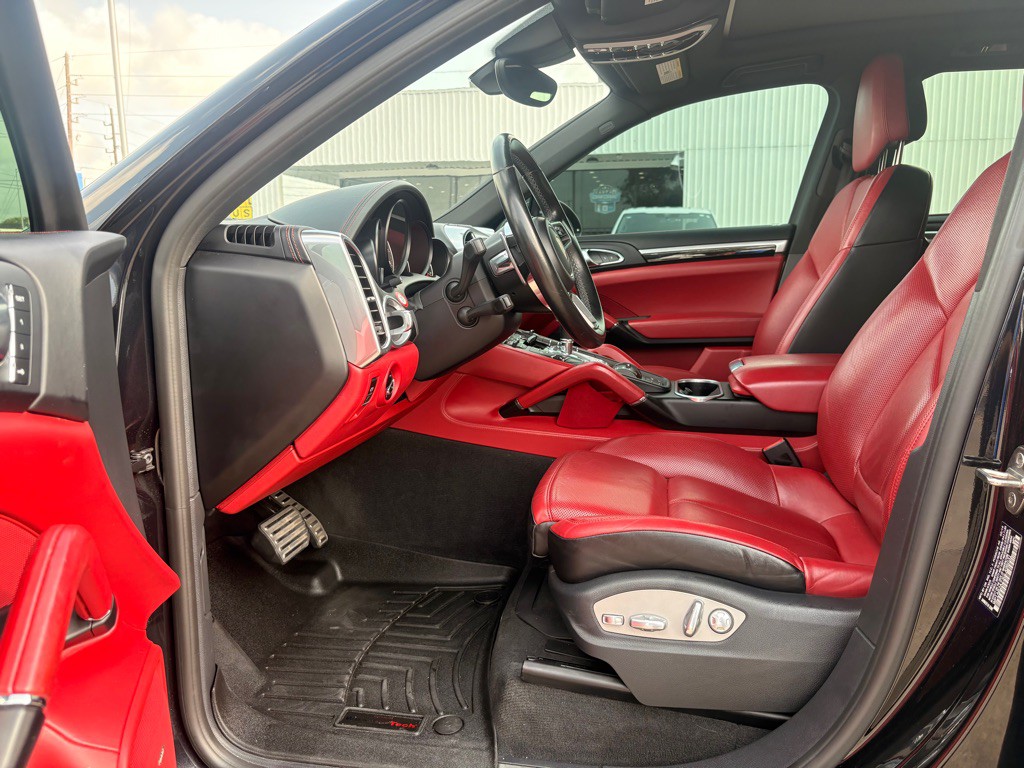 2016 Porsche Cayenne Image 14