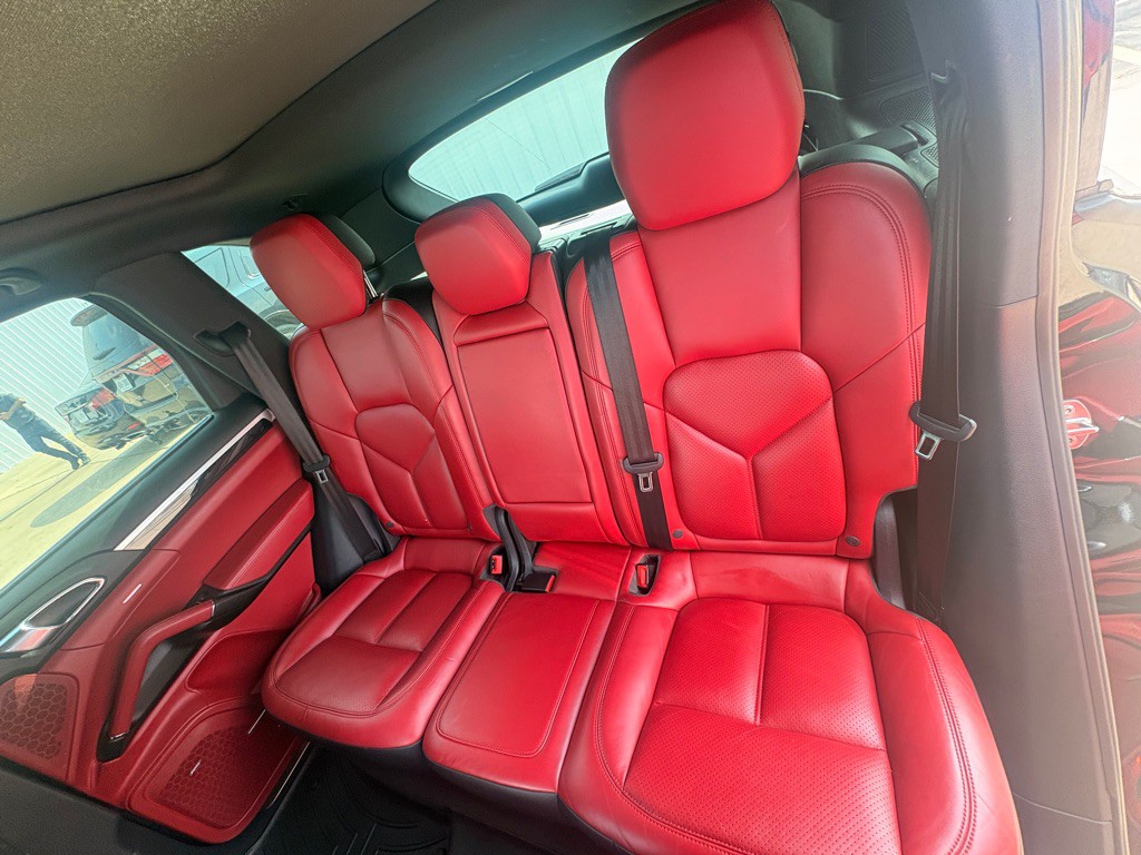 2016 Porsche Cayenne Image 16