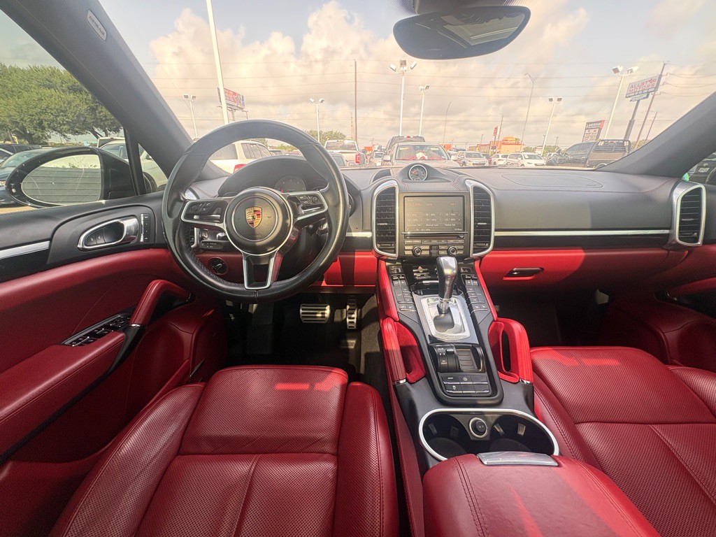 2016 Porsche Cayenne Image 18