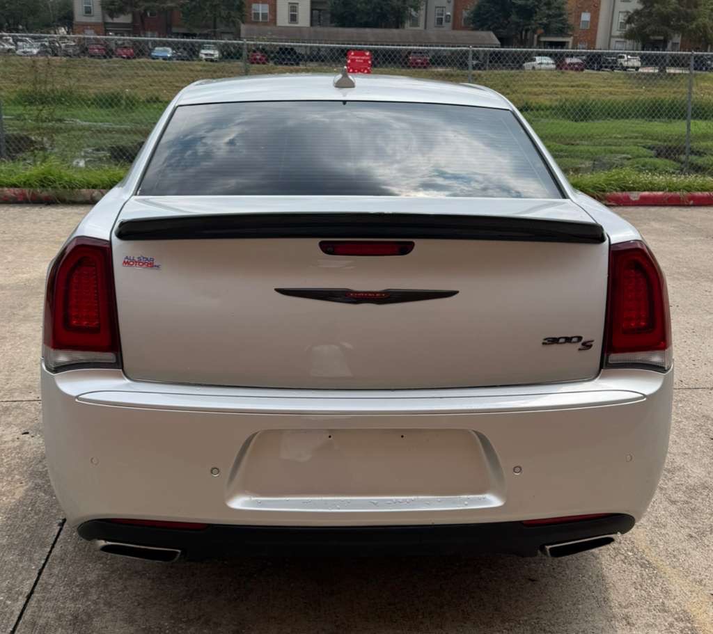 2021 Chrysler 300 Image 6