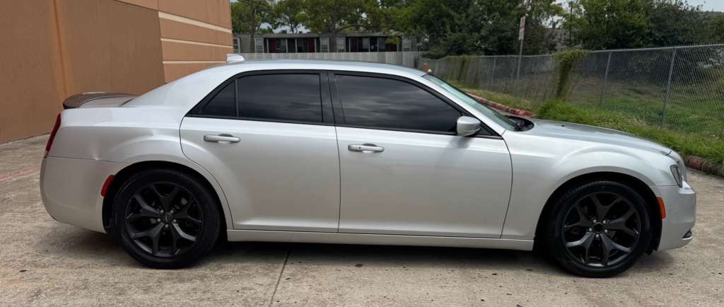 2021 Chrysler 300 Image 8