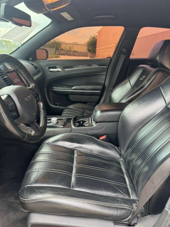 2021 Chrysler 300 Image 9