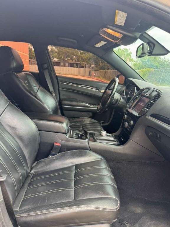 2021 Chrysler 300 Image 10