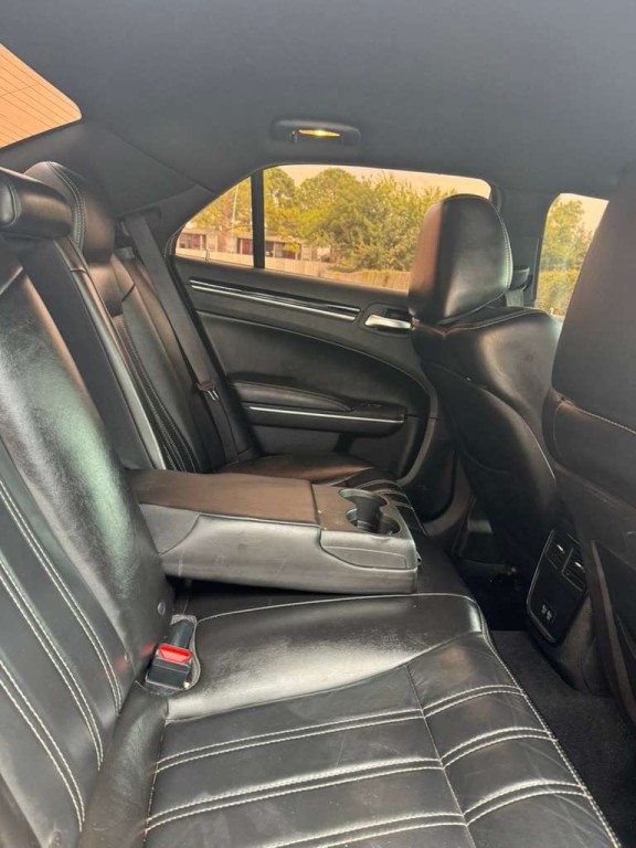 2021 Chrysler 300 Image 12