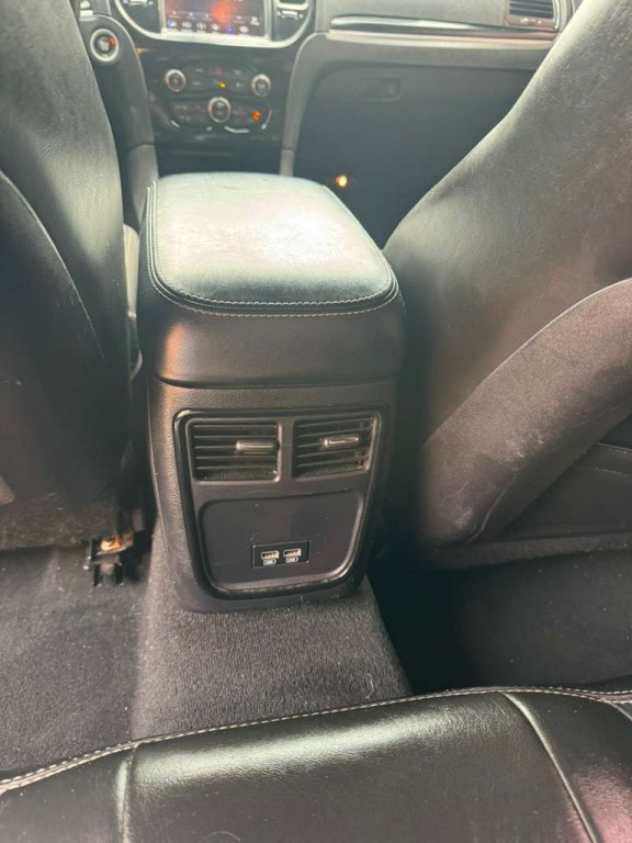 2021 Chrysler 300 Image 13