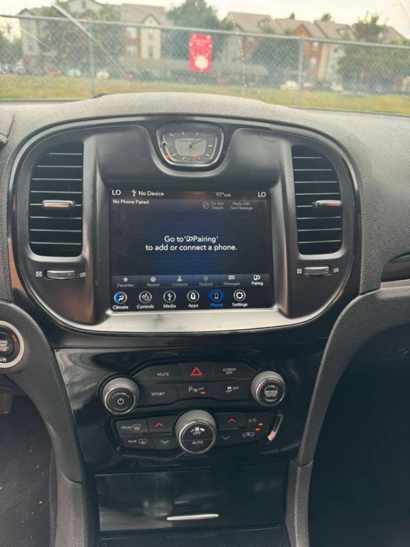 2021 Chrysler 300 Image 14