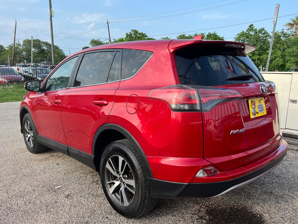 2017 Toyota Rav4 Image 3
