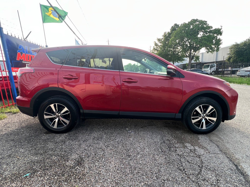 2017 Toyota Rav4 Image 8