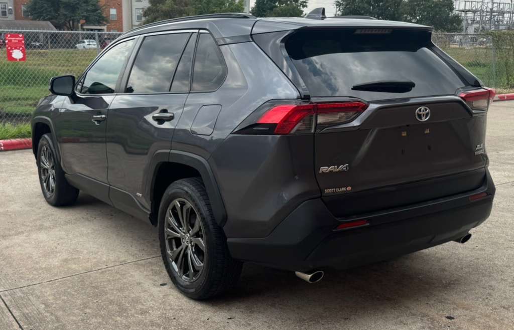 2022 Toyota Rav4 Image 3