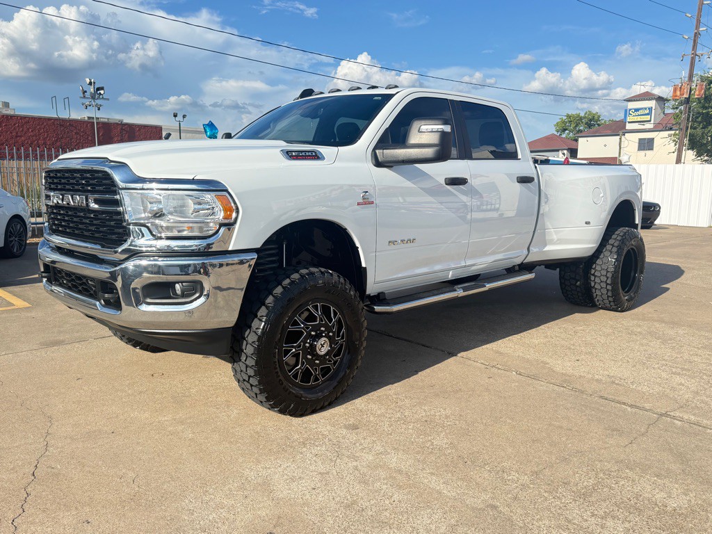 2023 RAM 3500 Image 3