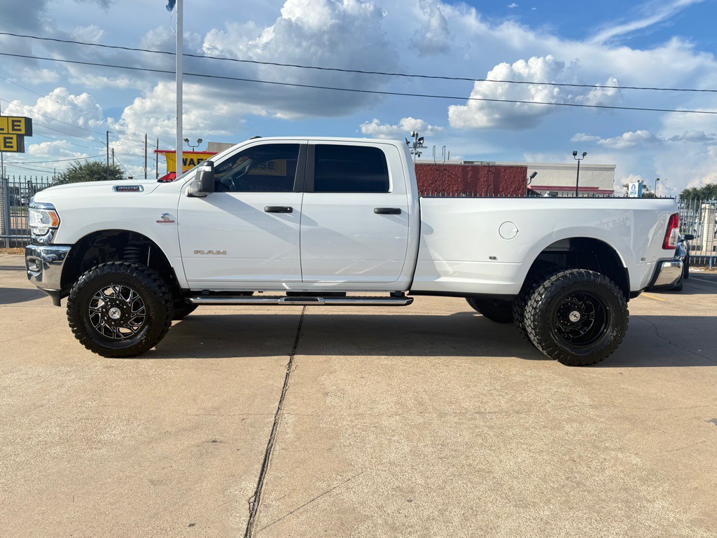 2023 RAM 3500 Image 4