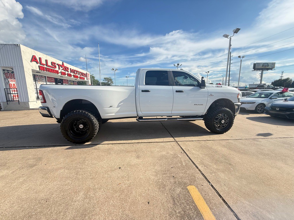 2023 RAM 3500 Image 8