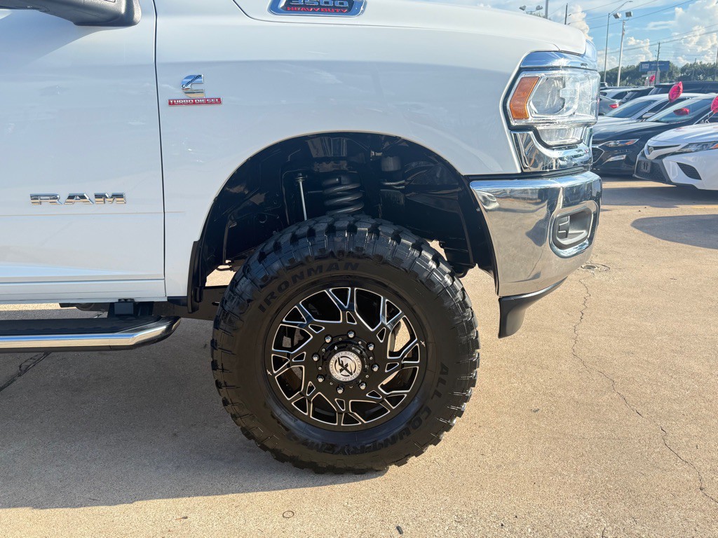 2023 RAM 3500 Image 9