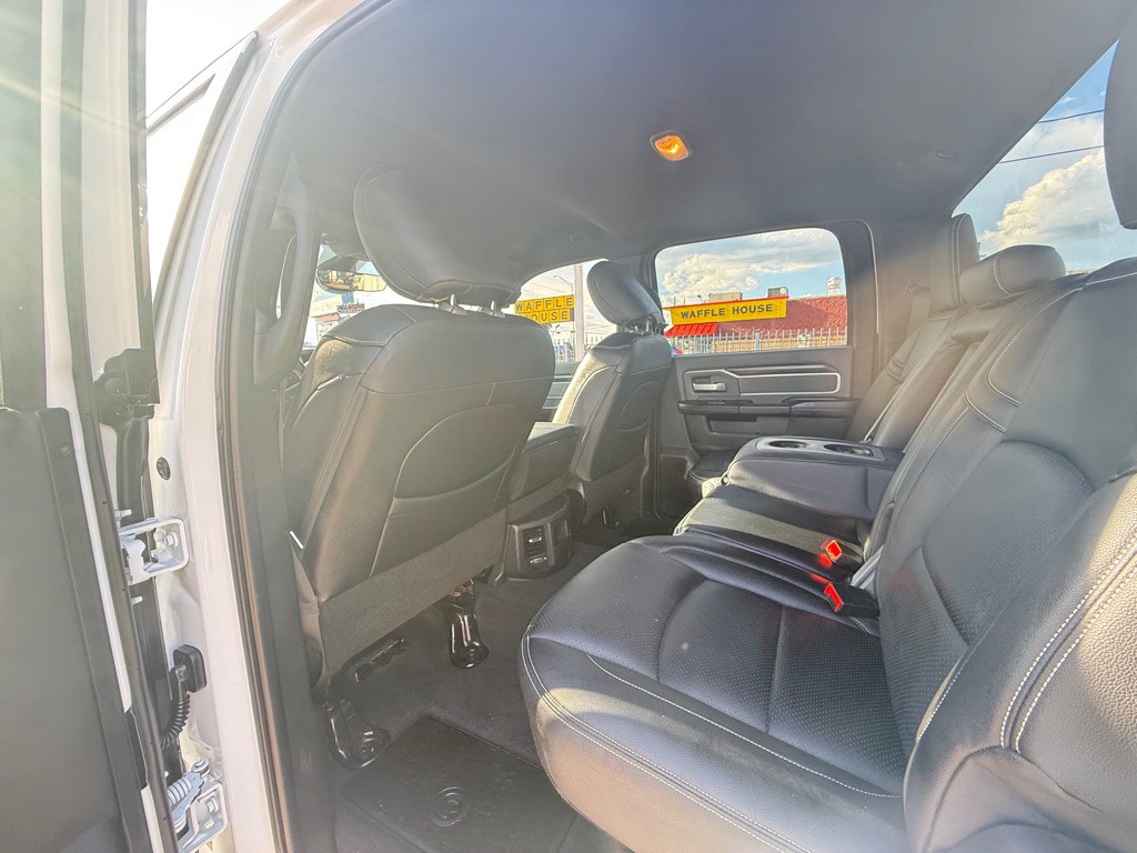 2023 RAM 3500 Image 16