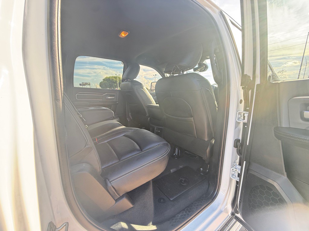 2023 RAM 3500 Image 17