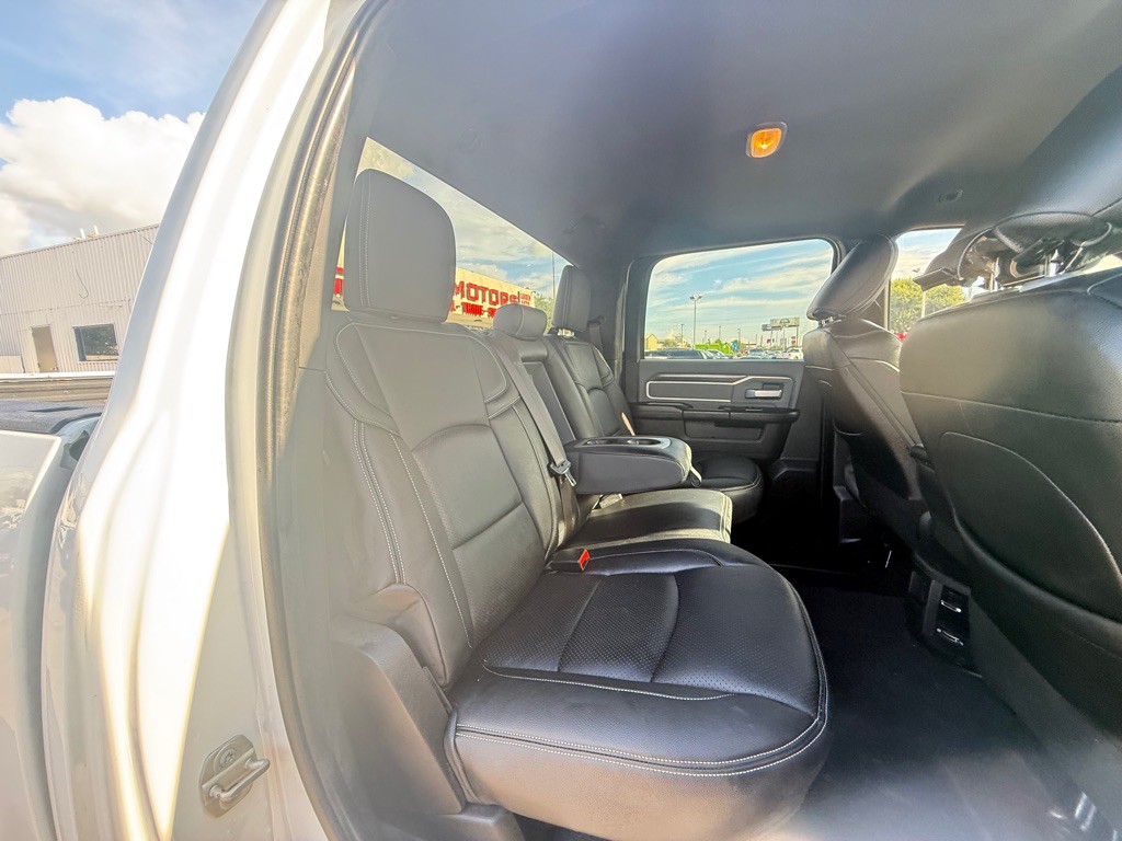 2023 RAM 3500 Image 18