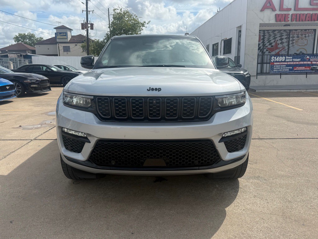2025 Jeep Grand Cherokee Image 2