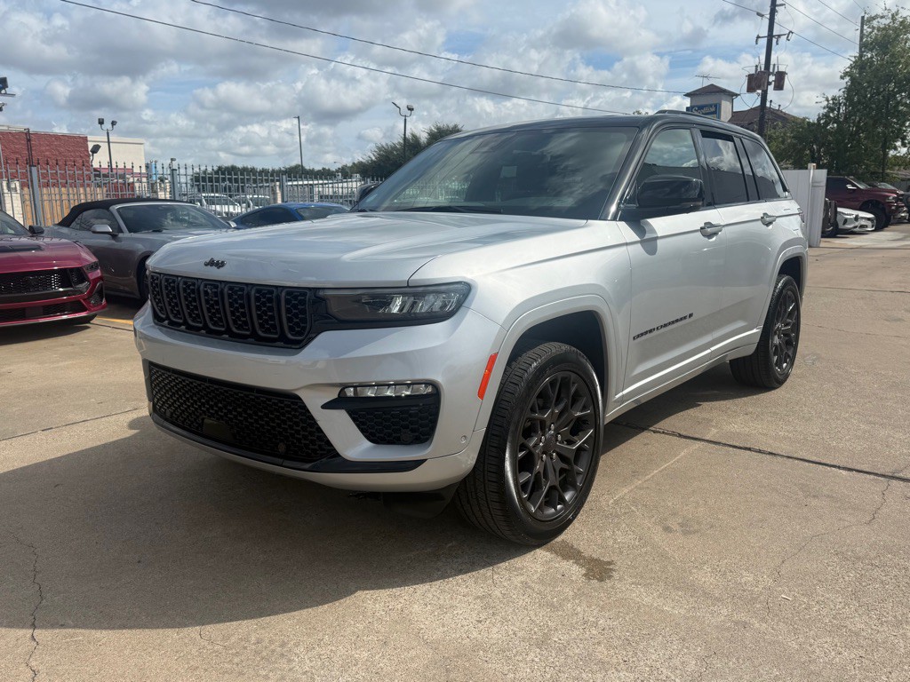 2025 Jeep Grand Cherokee Image 3