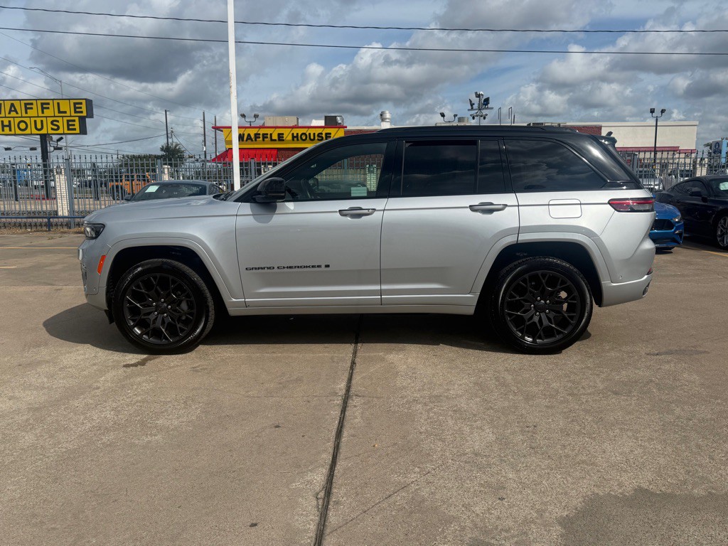 2025 Jeep Grand Cherokee Image 4
